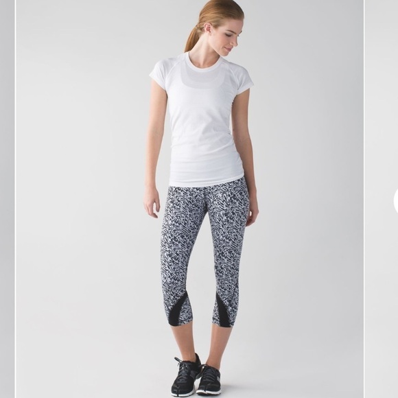 Lululemon Run: Inspire Crop II Leggings Animal Black White - Picture 3 of 14